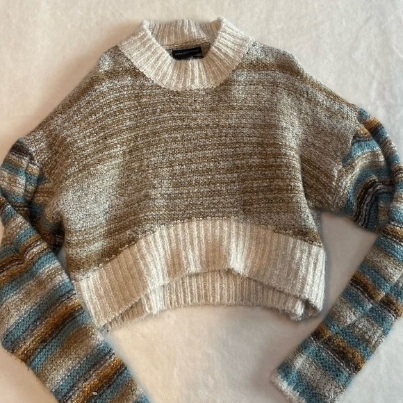 Urban Outfitters Cropped Sweater - Picture 3 of 5